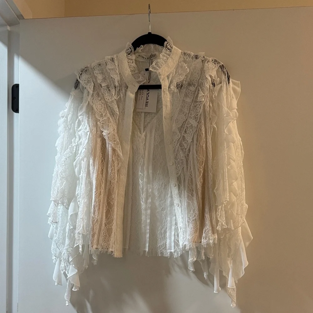 Rheba Lace Ruffle Sleeve Top in Off White
Alice + Olivia - Picture 3 of 5